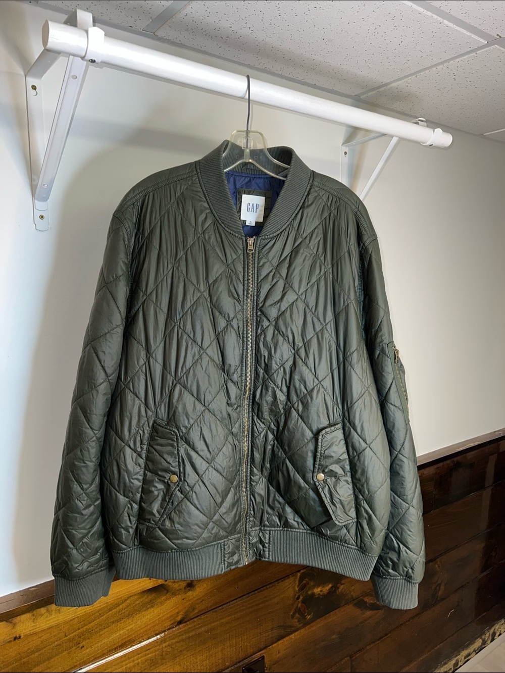 GAP Quilted Bomber Jacket in Olive Green- XL